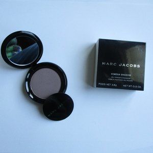 Marc Jacobs Gel Powder Eyeshadow Moment-O 590 3.8 g. Taupe